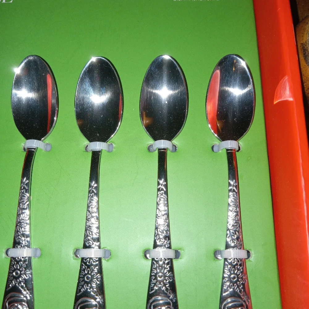 Towle Santa Coffee Spoon Set - Picture 11 of 12